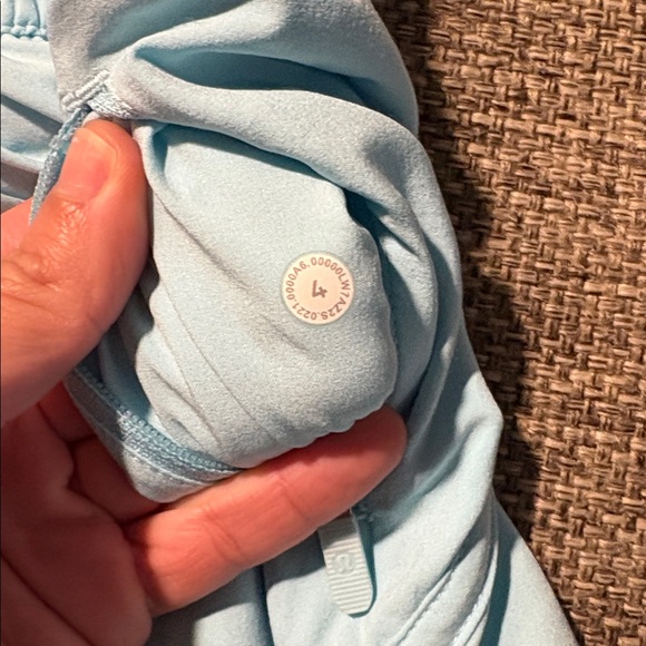 Lululemon Tracker Short 4” in Icing Blue SZ 4 EUC - Picture 6 of 6